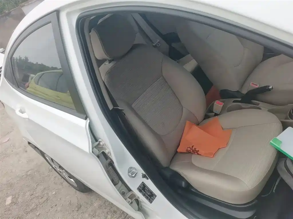 Hyundai Verna 2014 1.4L Manual Smart GLS фото 25