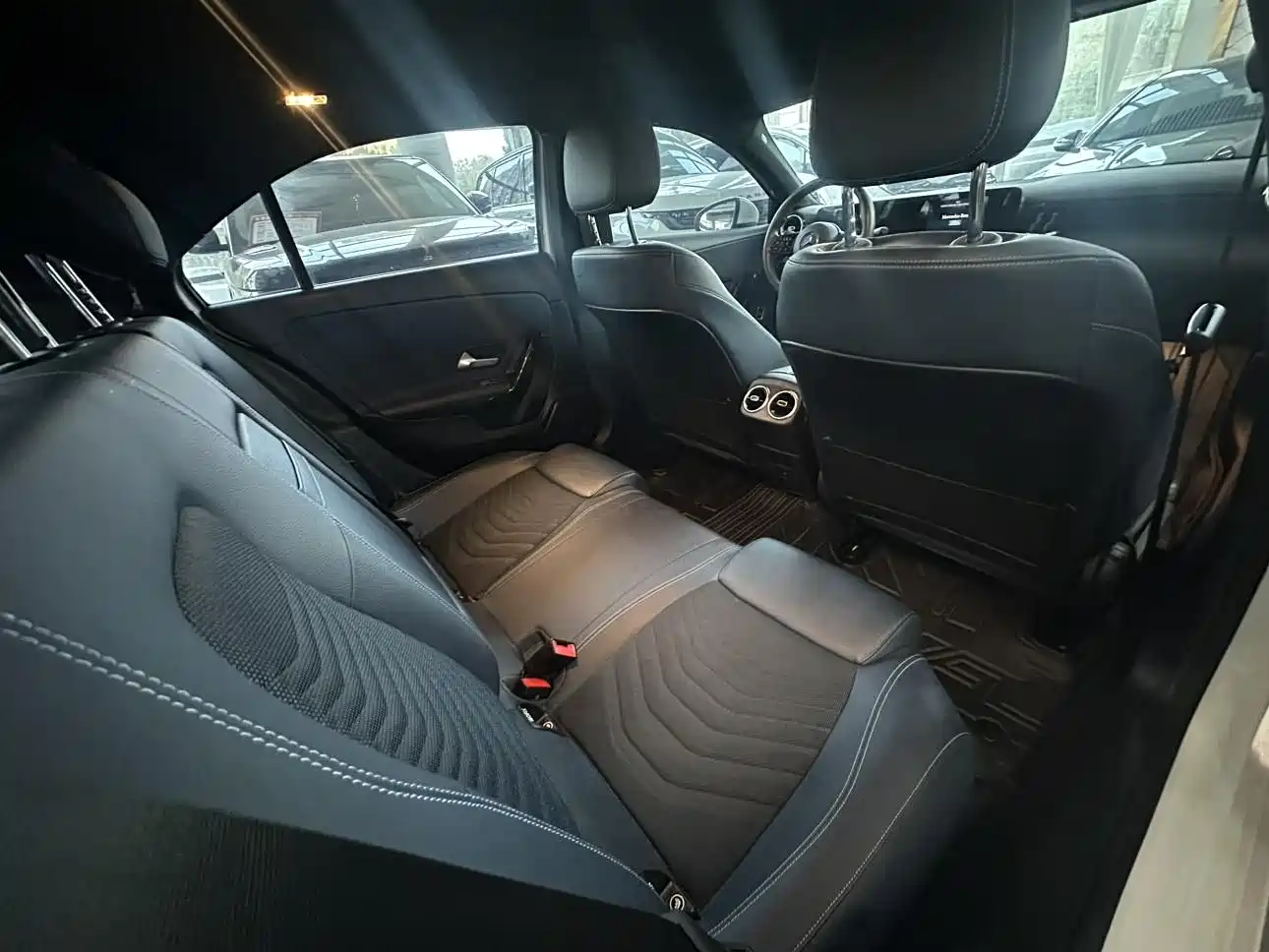 Mercedes-Benz A-Class 2022 A 180 L фото 10