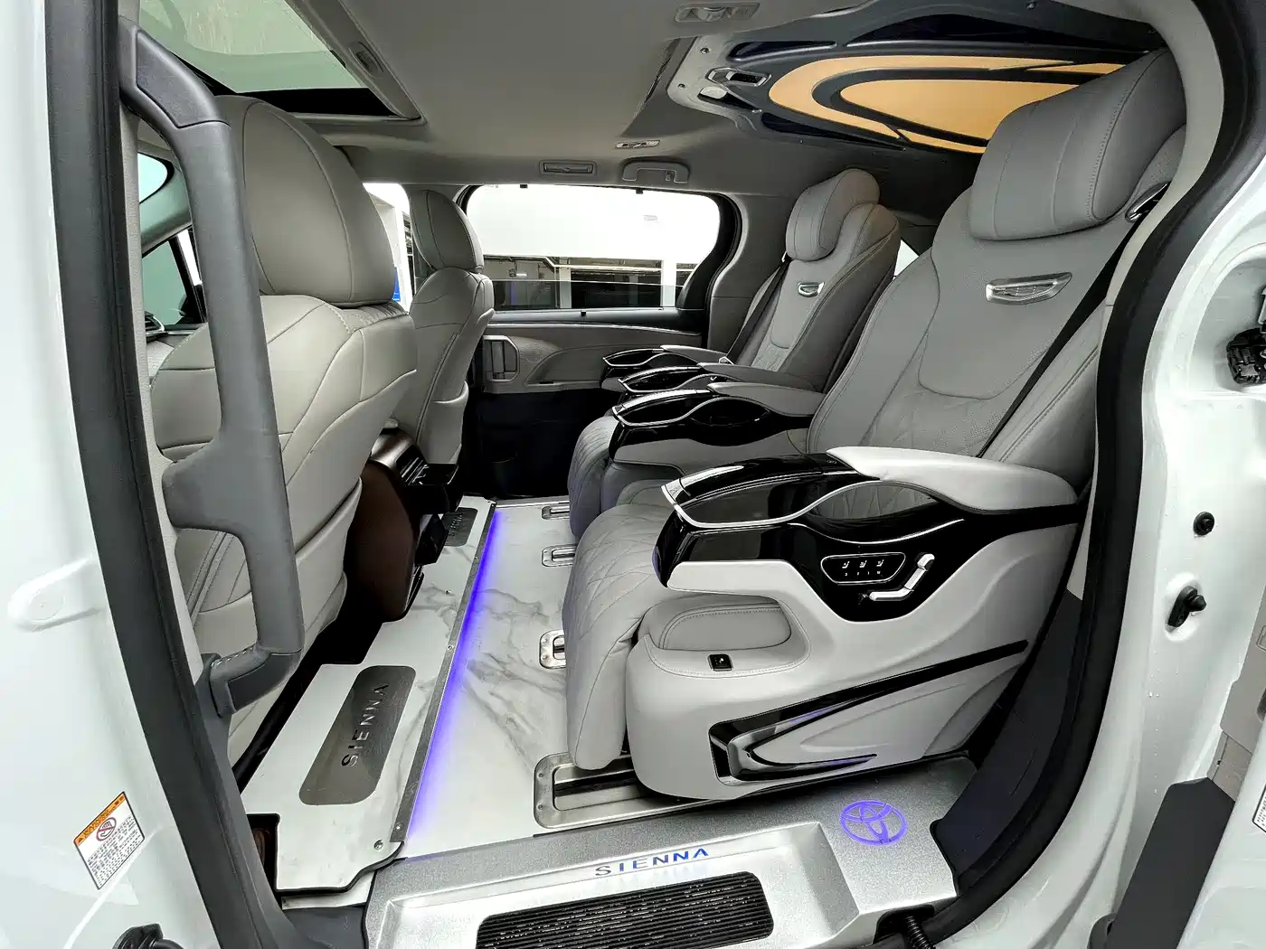 Toyota Sienna 2021 2.5L Hybrid Comfort Edition фото 8