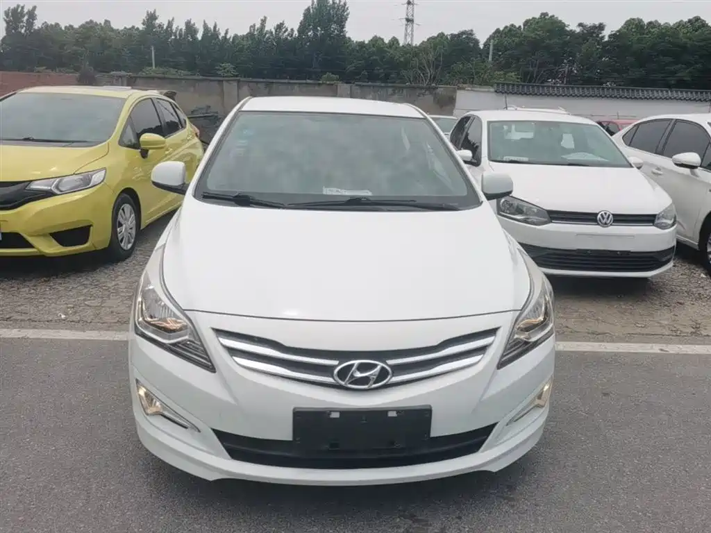 Hyundai Verna 2014 1.4L Manual Smart GLS фото 3