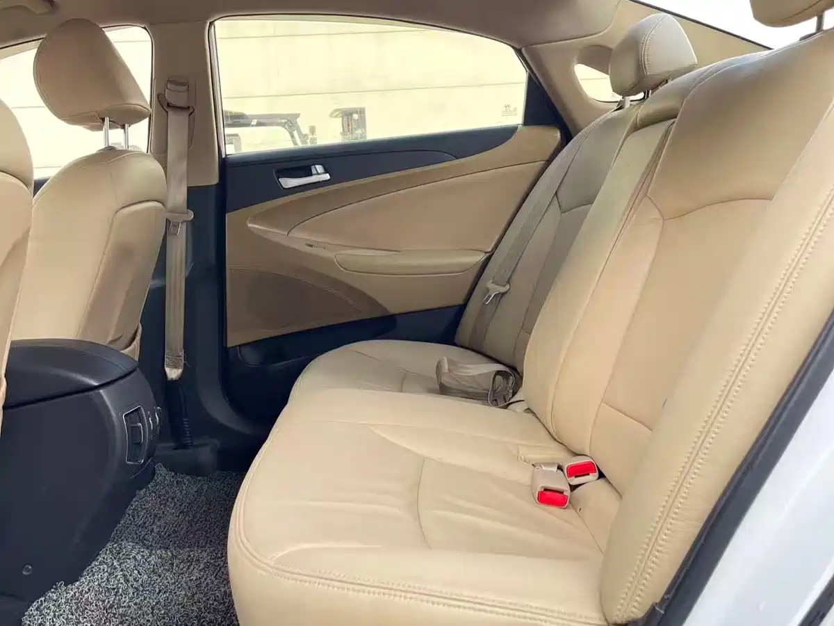 Hyundai Sonata 2013 2.0L Automatic Fashion Edition фото 7