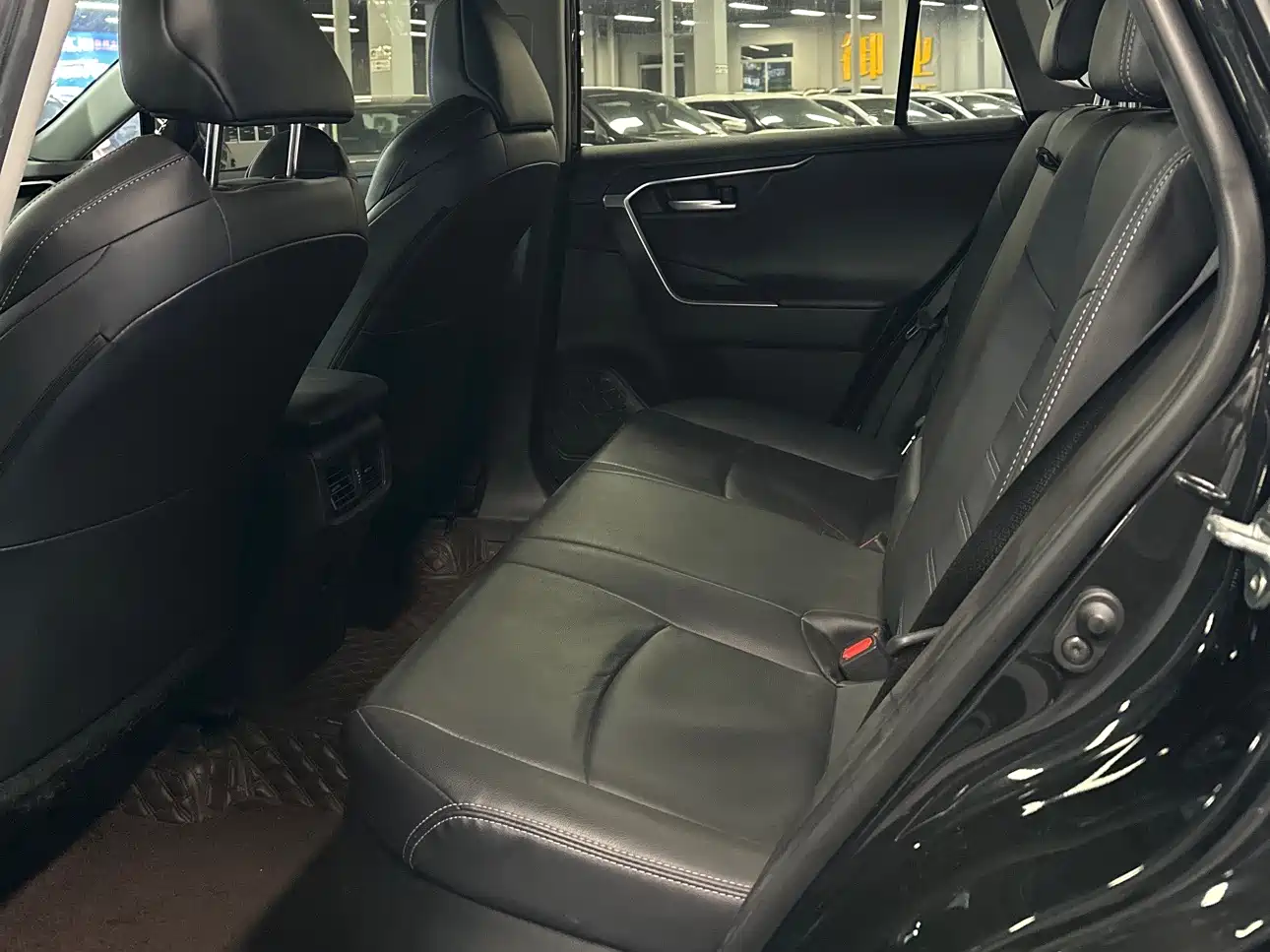 Toyota Wildlander 2022 Hybrid 2.5L E-CVT FWD Luxury PLUS Edition фото 17