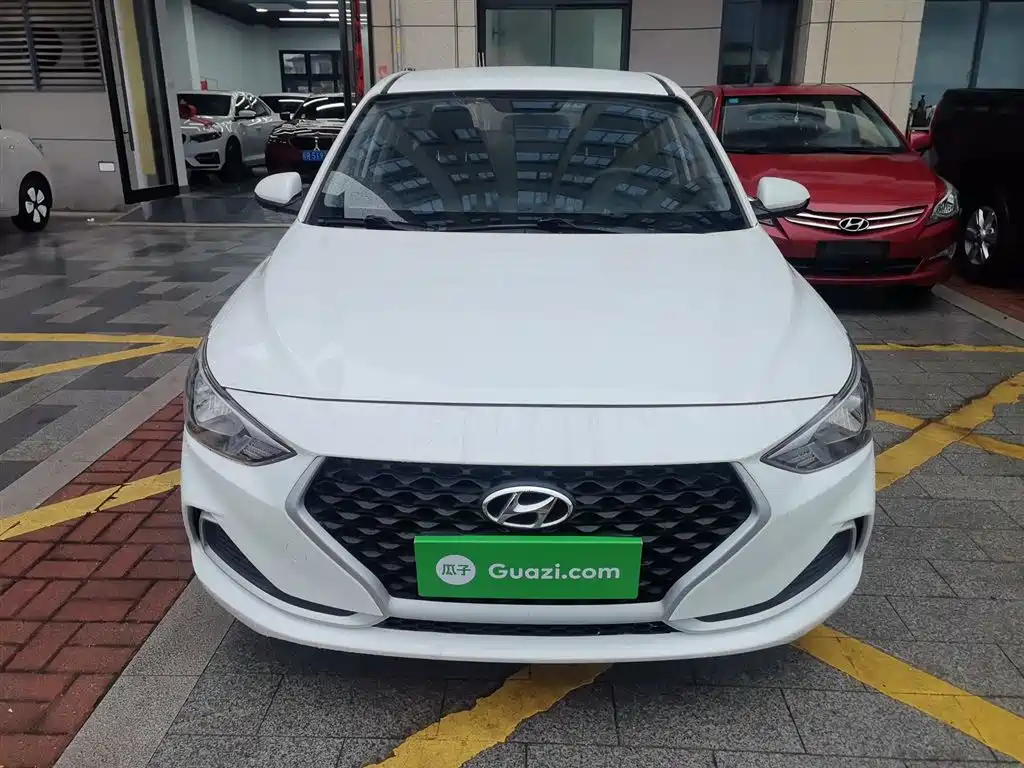 Hyundai Elantra 2020 1.6L Auto GL Pleasing Edition фото 3