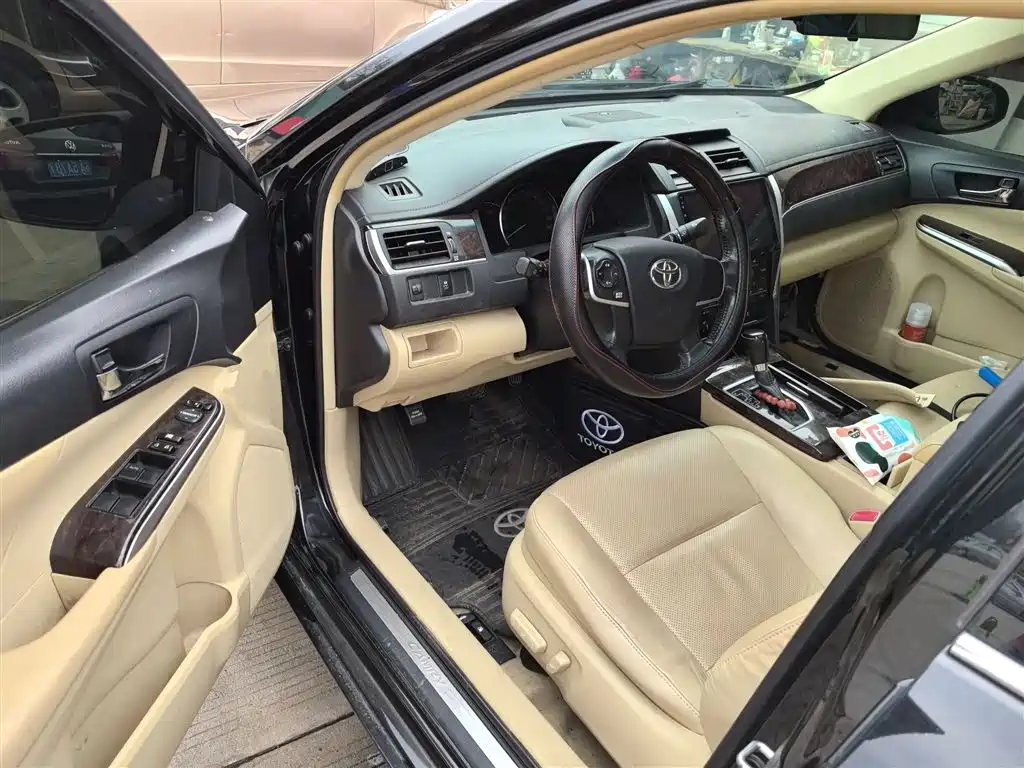 Toyota Camry 2016 2.0G 10th Anniversary Leading Edition фото 16