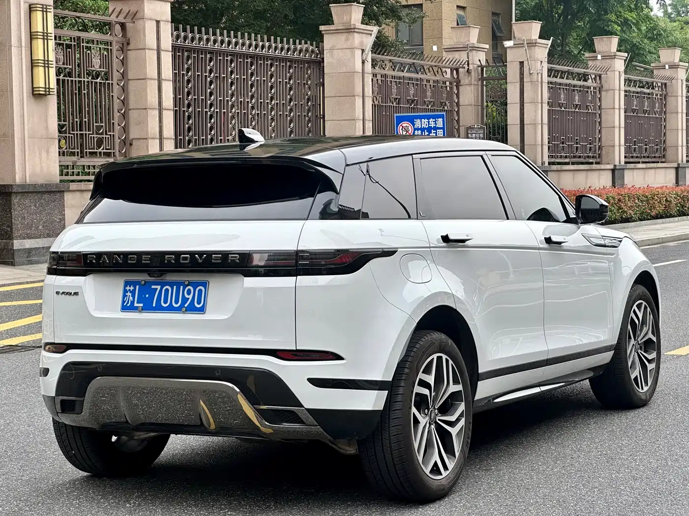 Land Rover Range Rover Evoque 2024 Range Rover Evoque L 249PS Light Master Edition фото 6