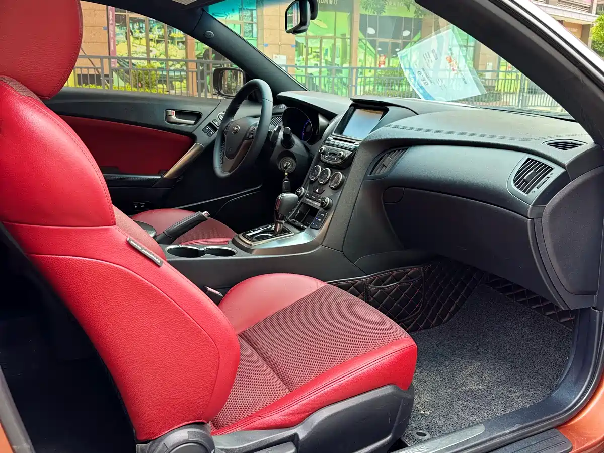Hyundai Genesis Coupe 2012 2.0T Automatic Elegant Edition фото 6