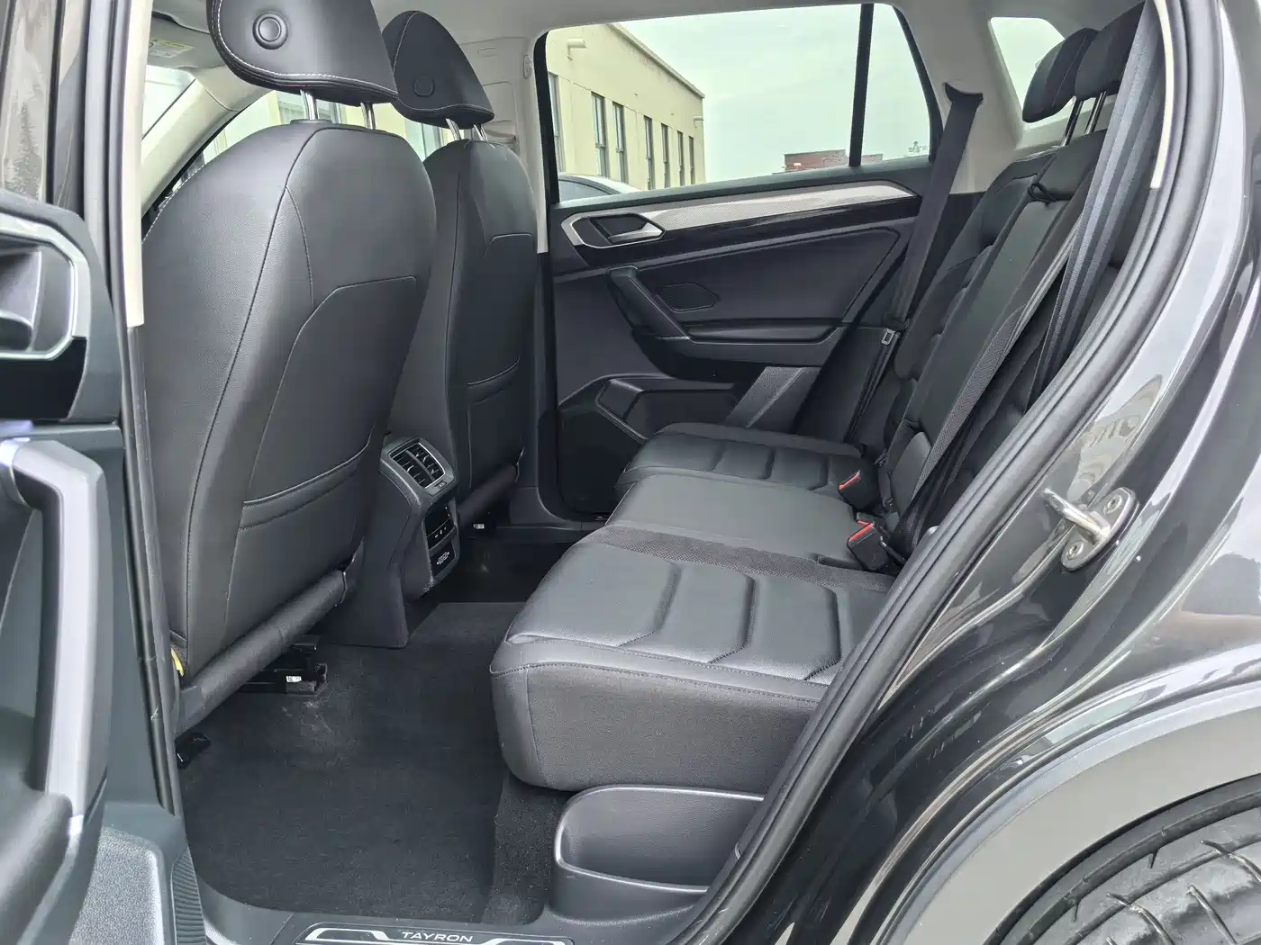 Volkswagen Tayron 2022 280TSI 2WD Luxury Smart Connect Edition фото 5