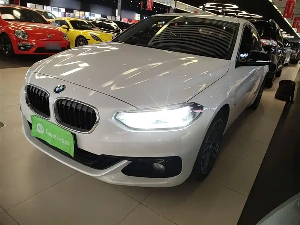 BMW 1 Series 2018 118i Sport Edition фото 2