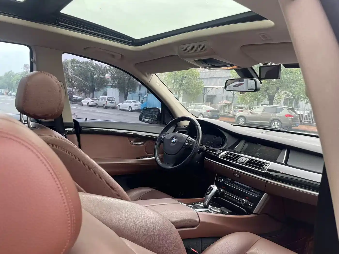 BMW 5 Series GT 2014 528i Leading фото 6