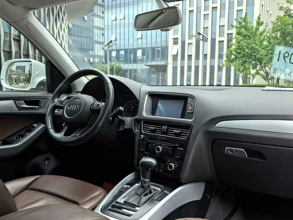 Audi Q5 2015 40 TFSI Technology фото 4