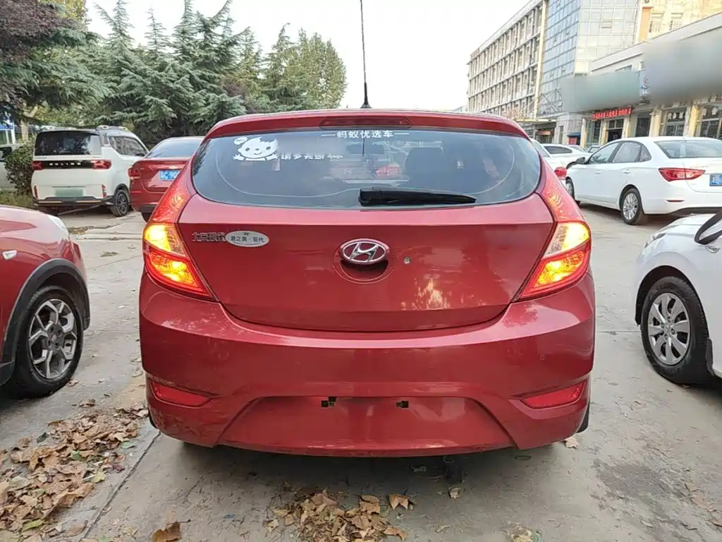 Photo 6 - Hyundai Reina