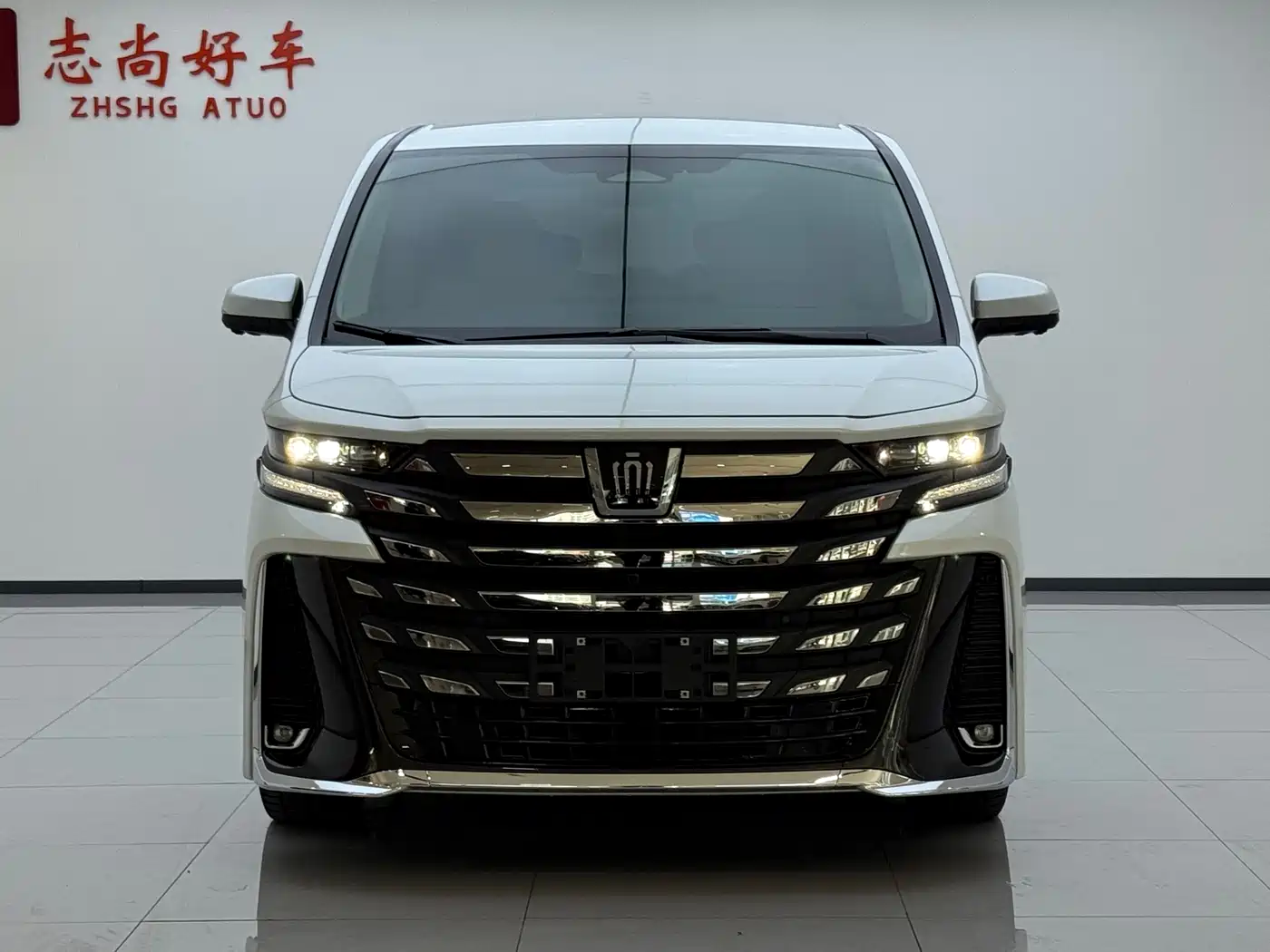 Toyota Vellfire 2024 Crown Hybrid 2.5L Premium Edition фото 2