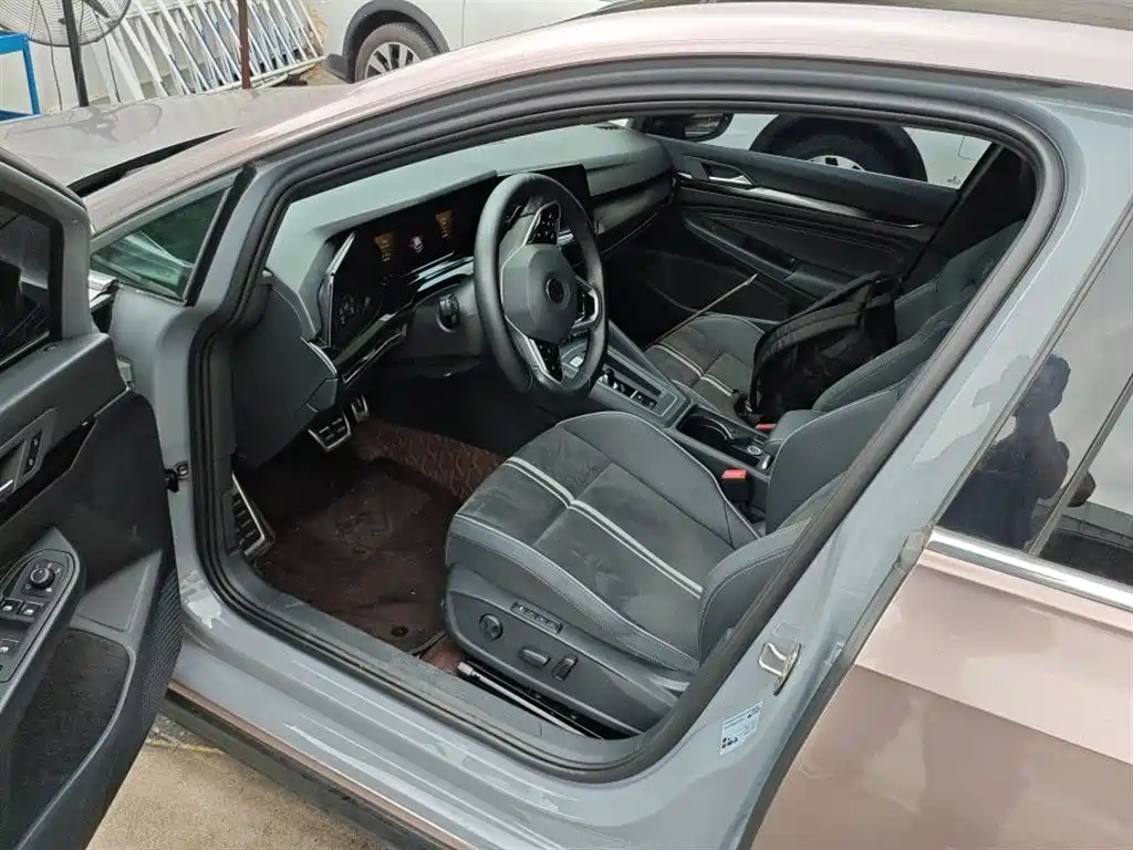 Volkswagen Golf 2023 Model 280TSI DSG R-Line фото 5