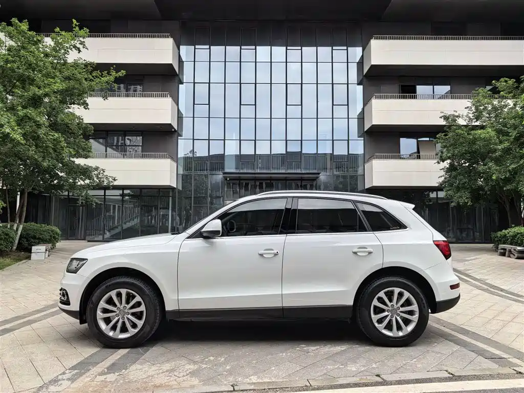 Audi Q5 2015 40 TFSI Technology фото 12