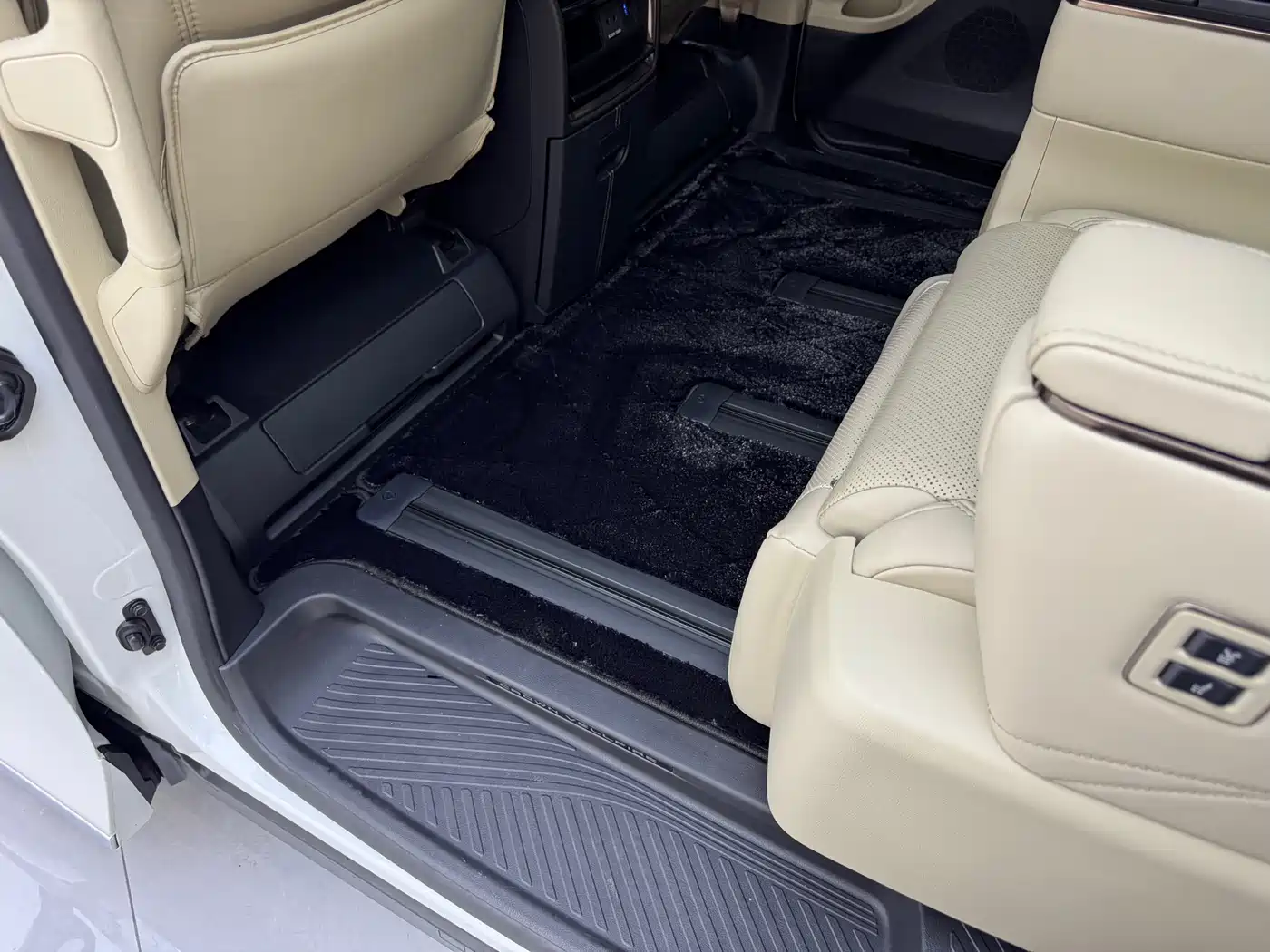 Toyota Vellfire 2024 Crown Hybrid 2.5L Premium Edition фото 9