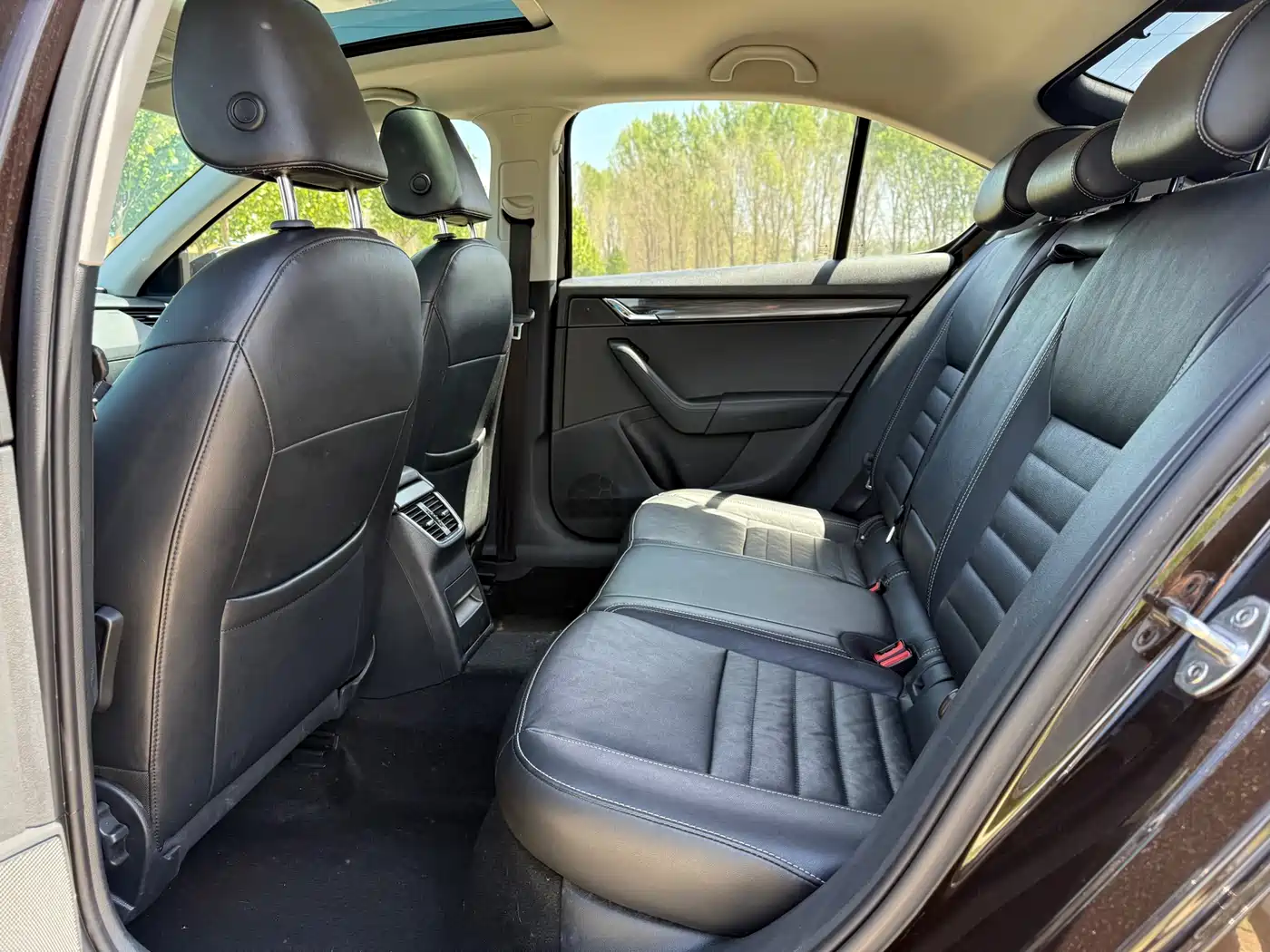 Škoda Octavia 2017 1.6L Automatic Smart Edition фото 10