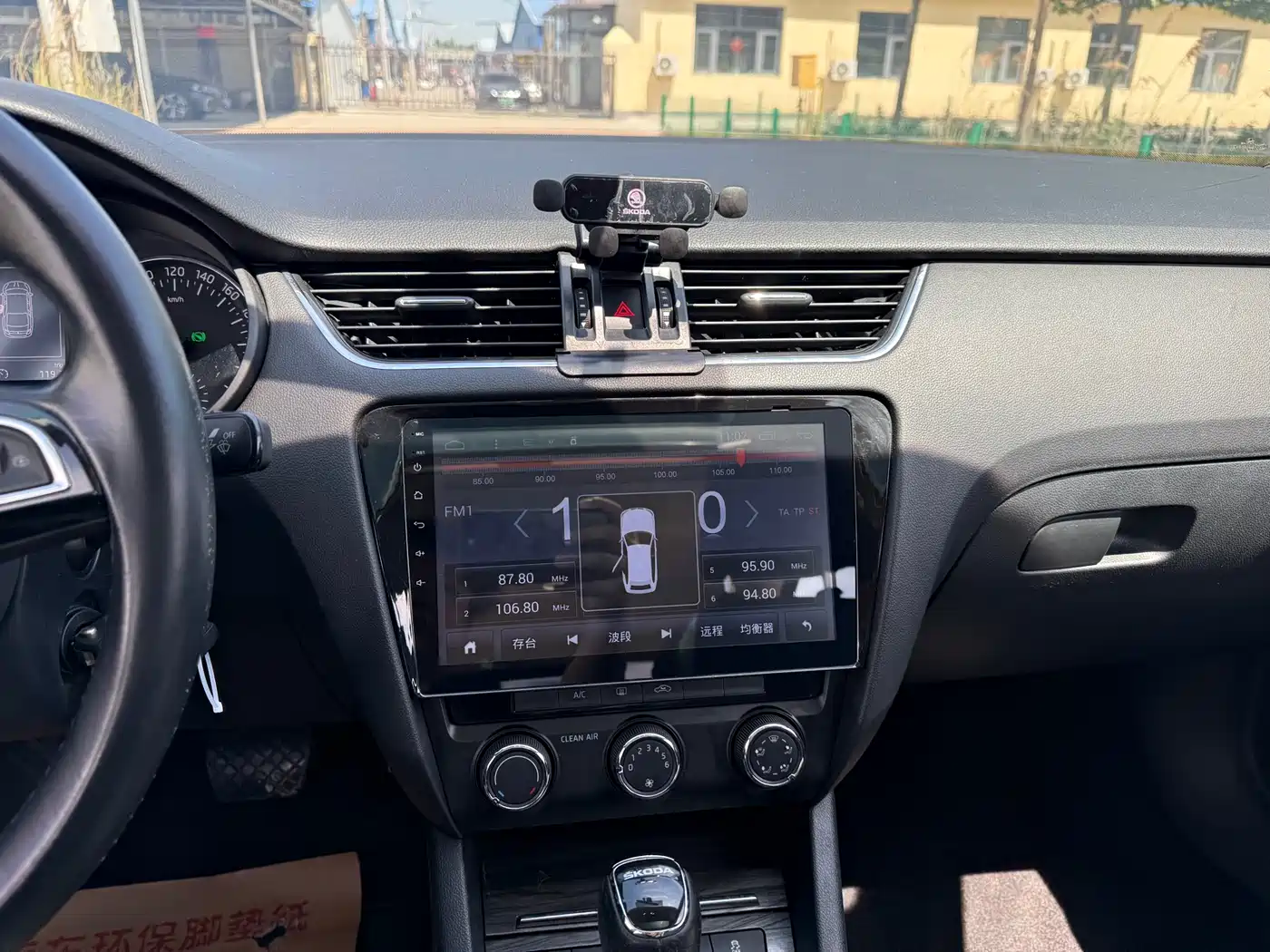 Škoda Octavia 2017 1.6L Automatic Smart Edition фото 16