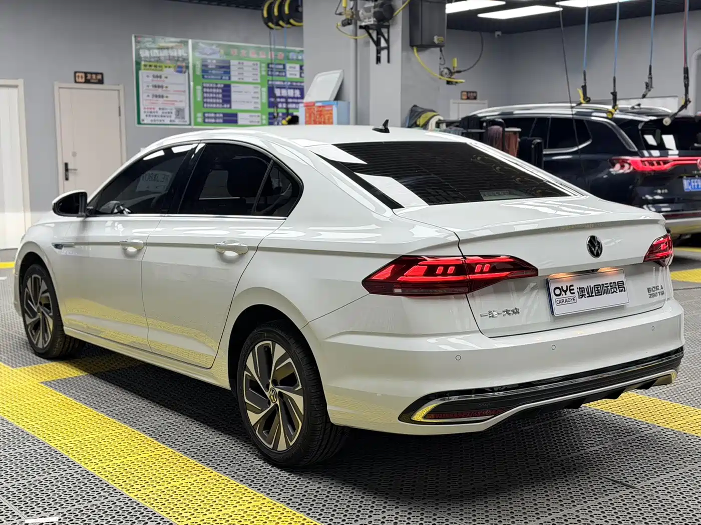 Volkswagen Bora 2023 280TSI DSG Prestige Edition фото 4