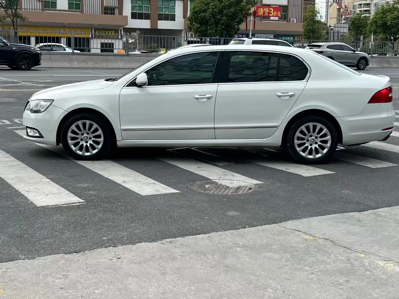 Škoda Superb 2013 1.8TSI Automatic Elite Edition фото 8