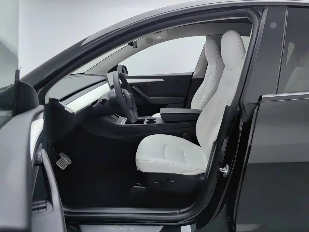 Фото 10 - Tesla Model Y