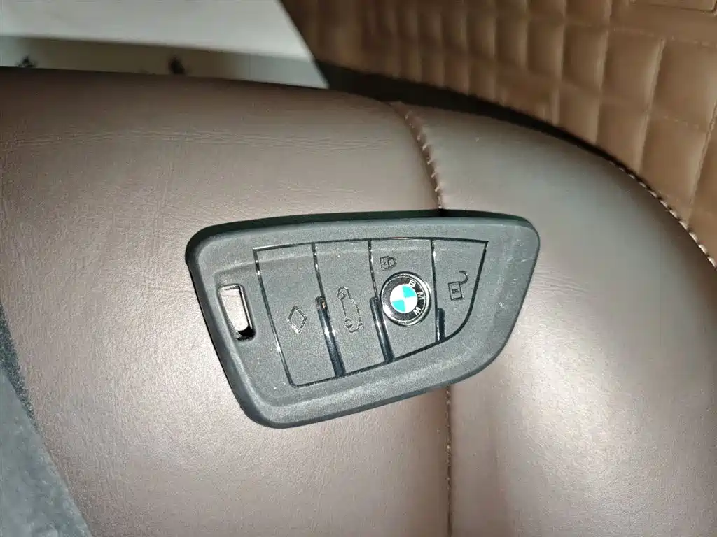 BMW 5 Series 2014 525Li Luxury Design Package фото 9