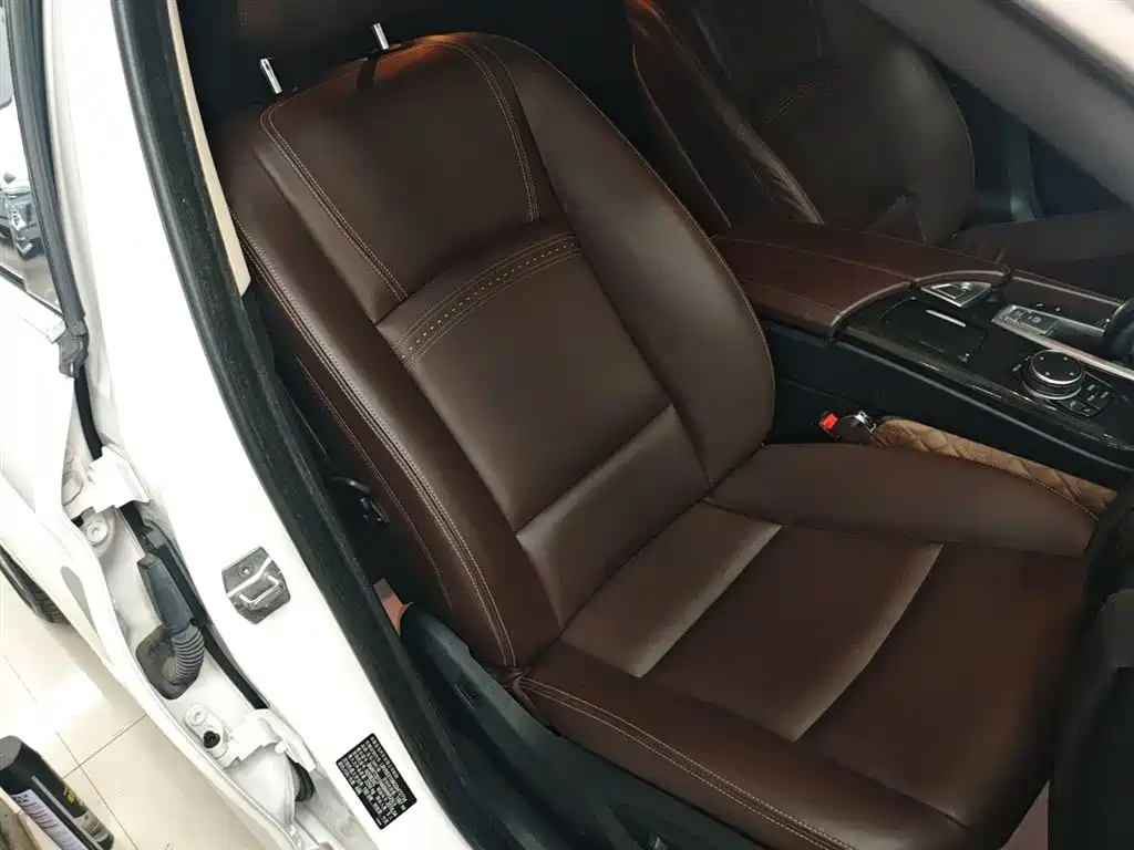 BMW 5 Series 2014 525Li Luxury Design Package фото 25