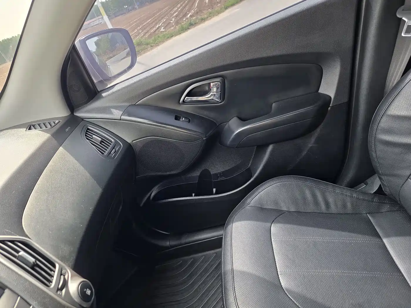 Hyundai Beijing Hyundai ix35 2015 2.0L Automatic 2WD Smart Type China IV фото 9
