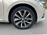 Фото 15 - Škoda Superb