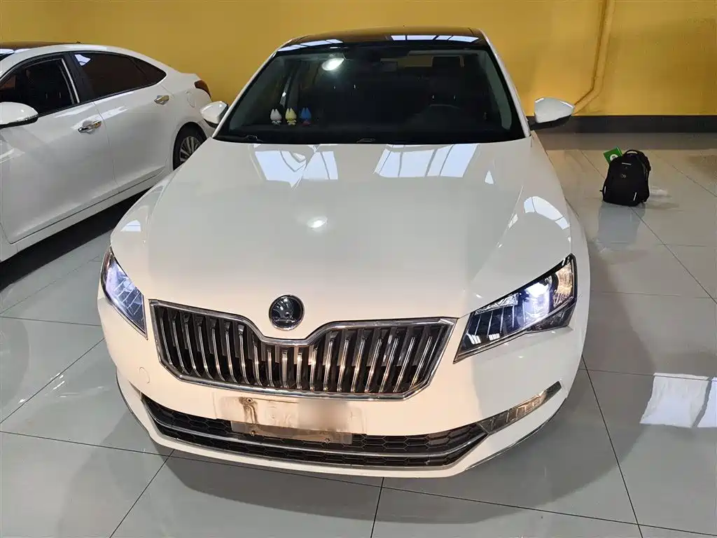 Škoda Superb 2016 TSI280 DSG Pioneer Edition фото 3