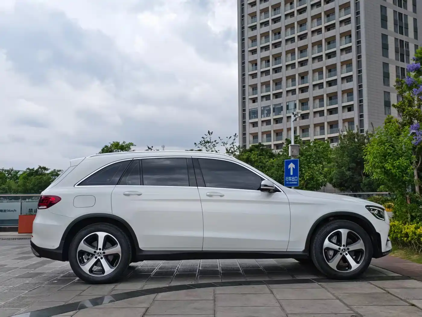 Mercedes-Benz GLC 2022 Facelift III GLC 260 L 4MATIC Dynamic фото 4