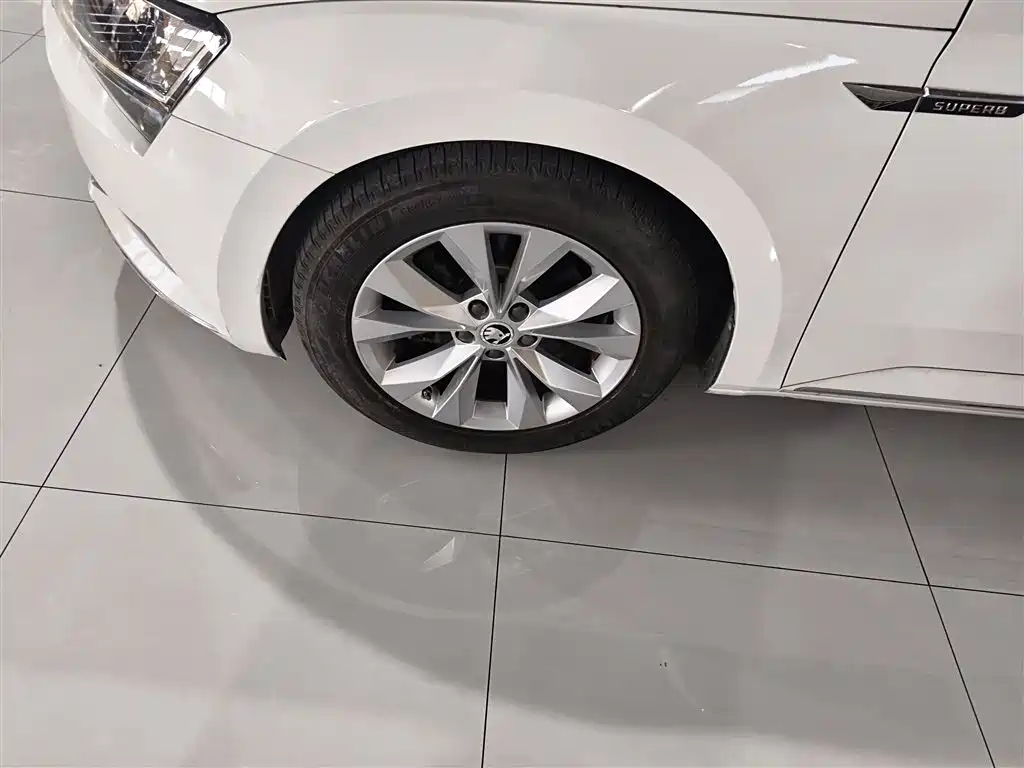 Škoda Superb 2016 TSI280 DSG Pioneer Edition фото 25