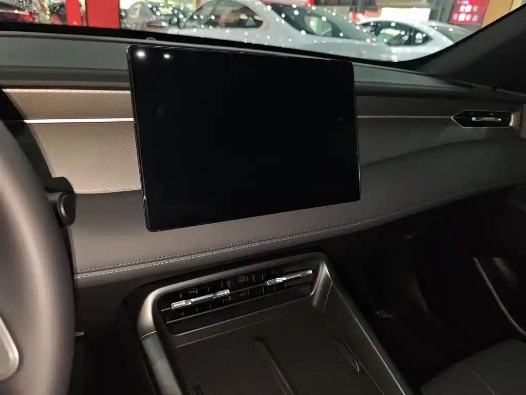 BYD Qin PLUS 2025 DM-i Smart Drive 55KM Leader фото 15
