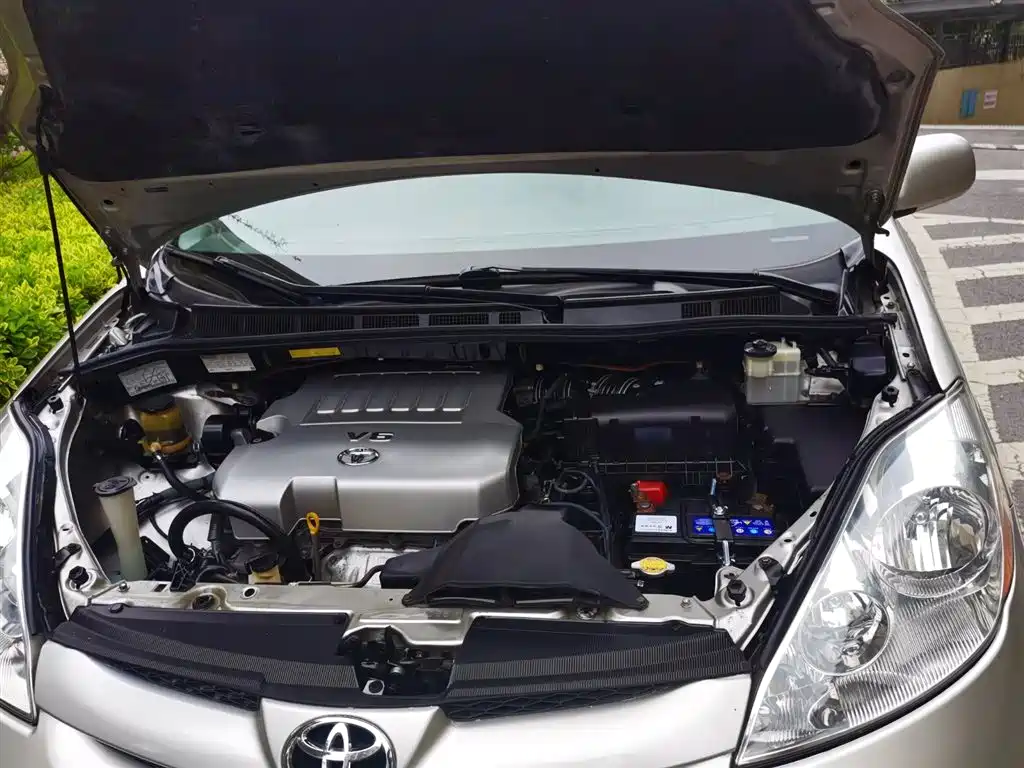 Toyota Sienna фото 7