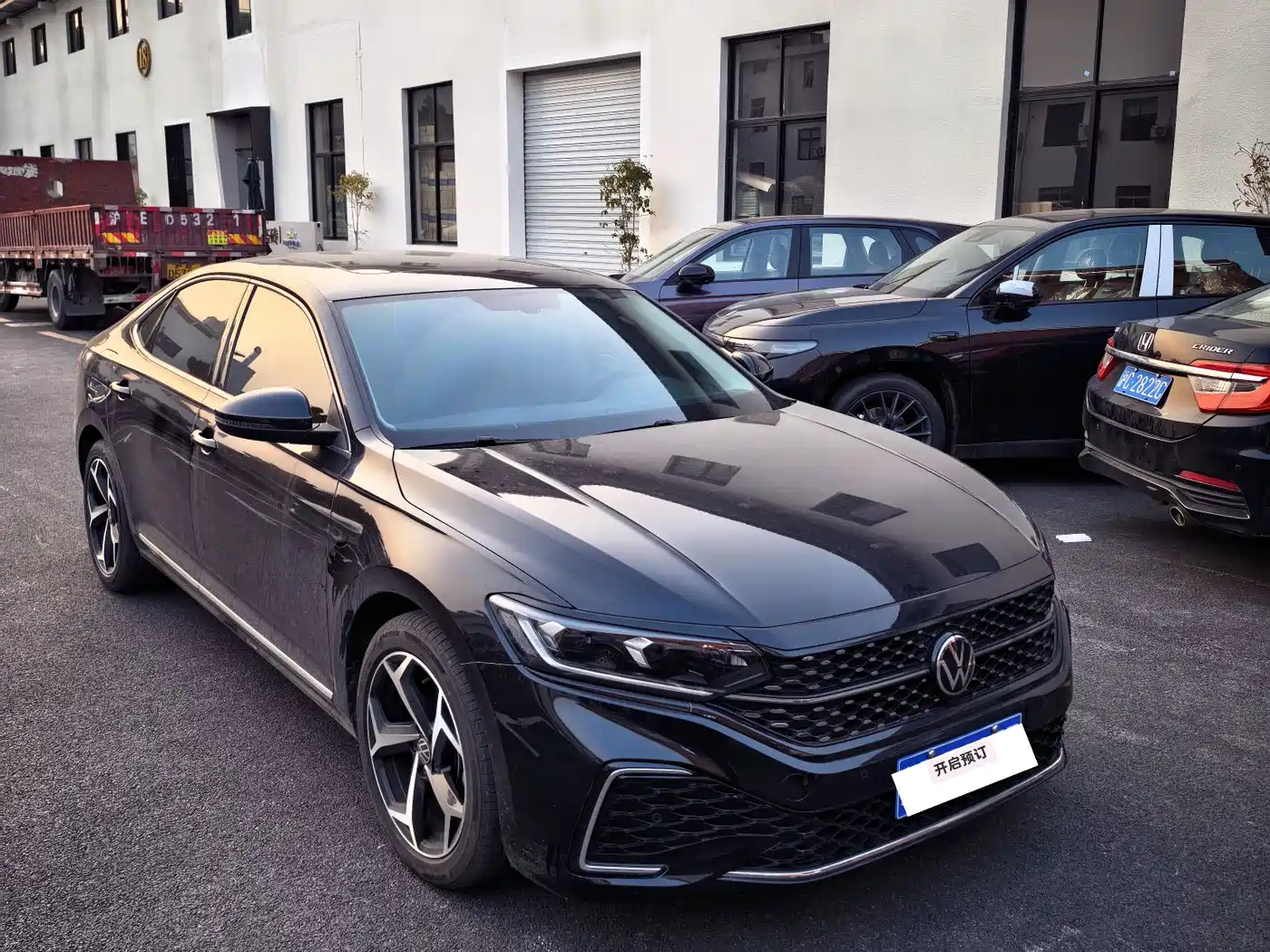Volkswagen Passat 2024 330TSI Starlight Elite Edition фото 2