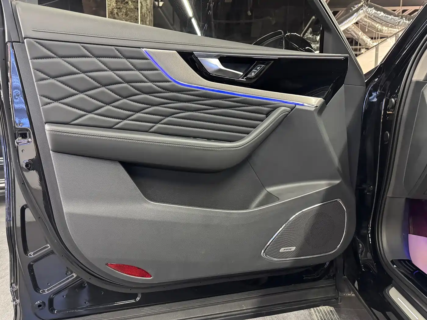 Hongqi HS5 2022 Facelift 2.0T Smart Flag Enjoyment Edition фото 6