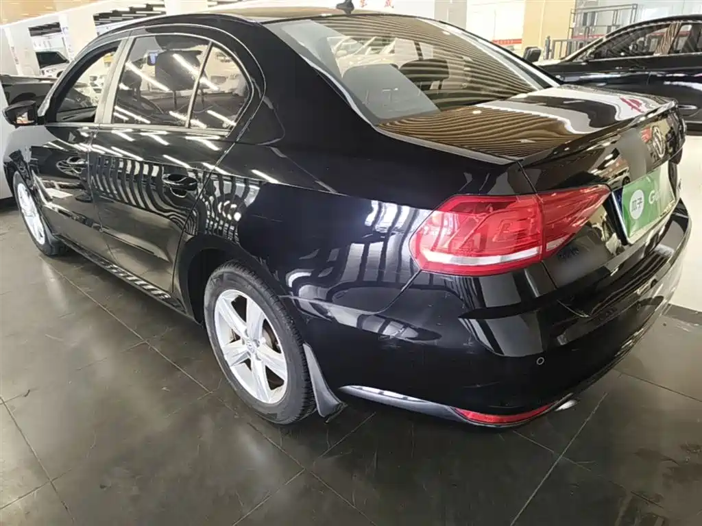 Volkswagen Lavida 2017 1.6L Manual Trend Edition фото 5