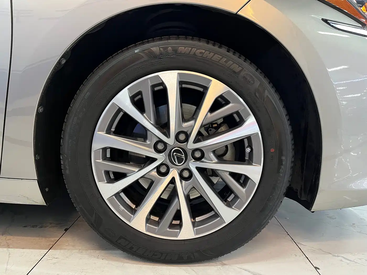 Lexus ES 2022 300h Excellence Edition фото 7