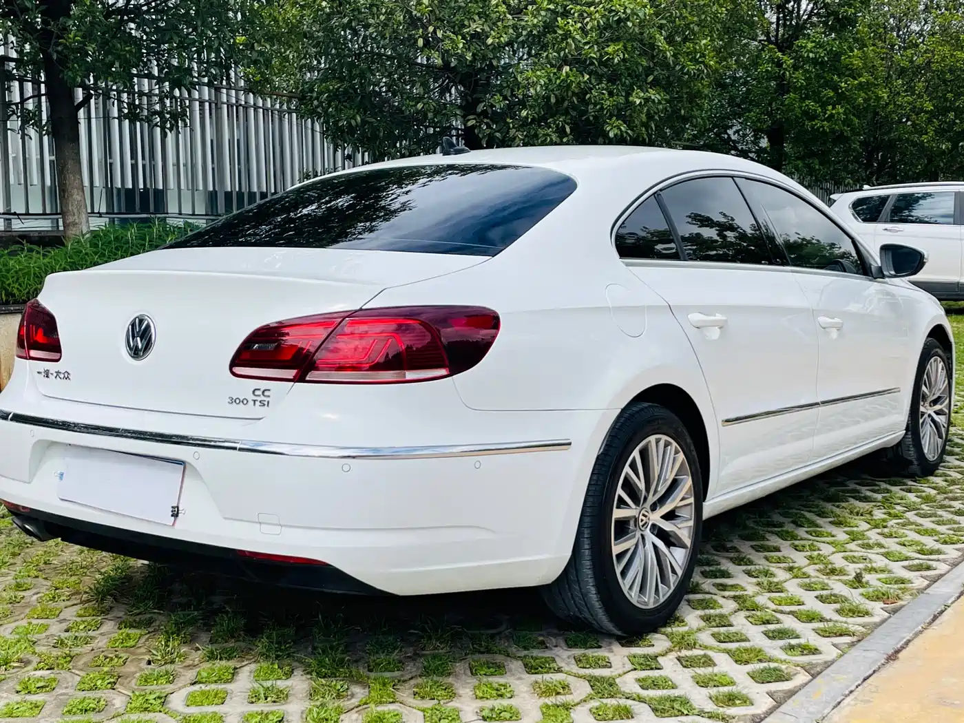 Volkswagen FAW-Volkswagen CC 2018 1.8TSI Luxury фото 6