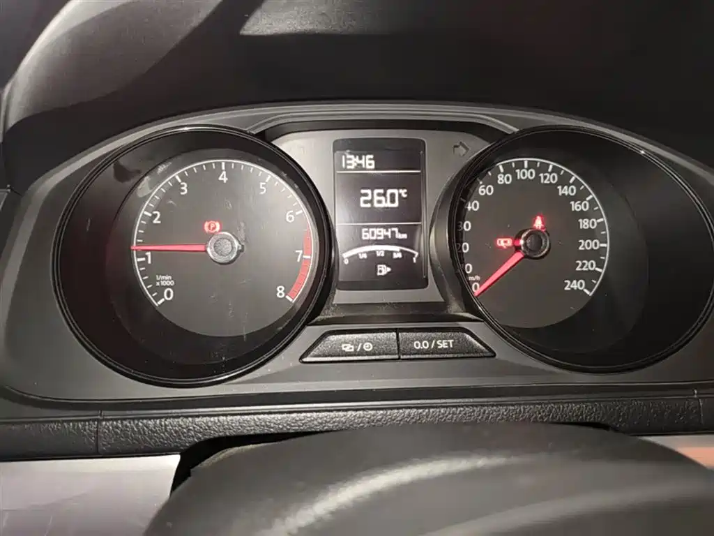 Volkswagen Lavida 2017 1.6L Manual Trend Edition фото 12