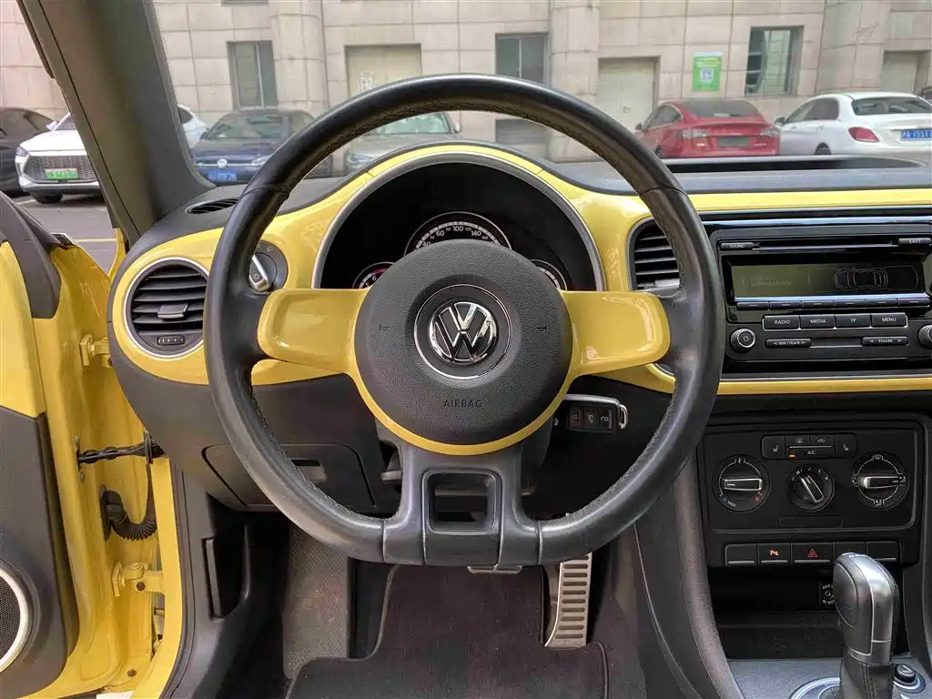 Volkswagen Beetle 2015 180TSI фото 16