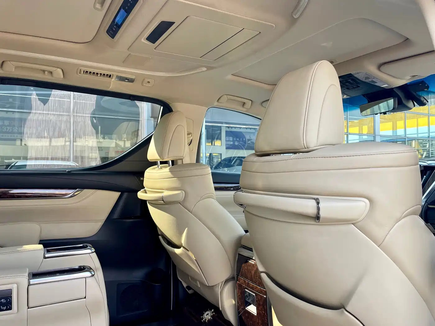 Toyota Alphard 2020 Hybrid 2.5L Luxury Edition фото 4
