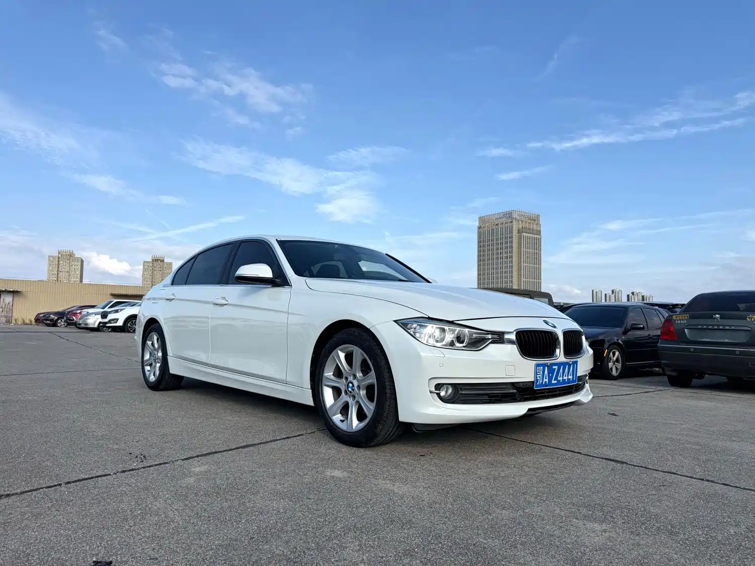 Photo 3 - BMW 3 Series