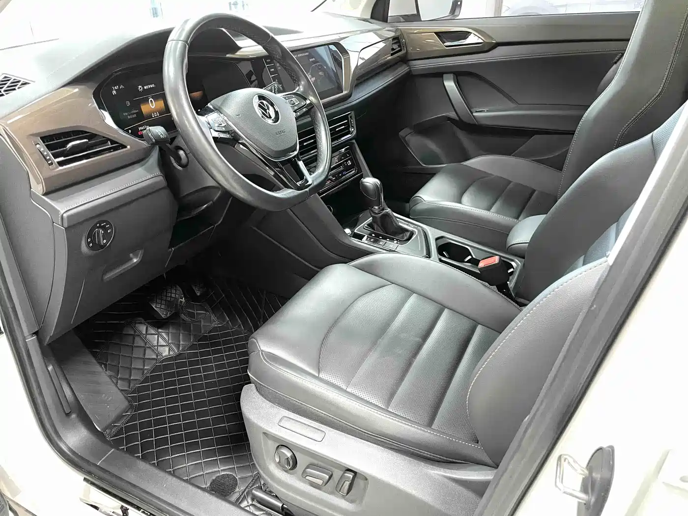Volkswagen Tharu 2022 280TSI FWD Luxury Edition фото 6