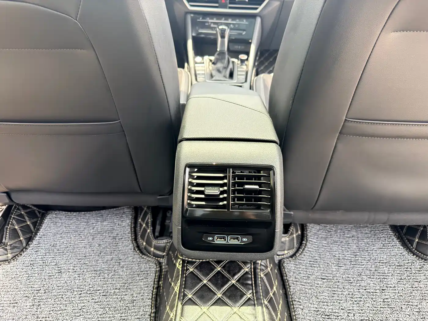 Volkswagen Sagitar 2023 300TSI DSG Excellence Edition фото 16
