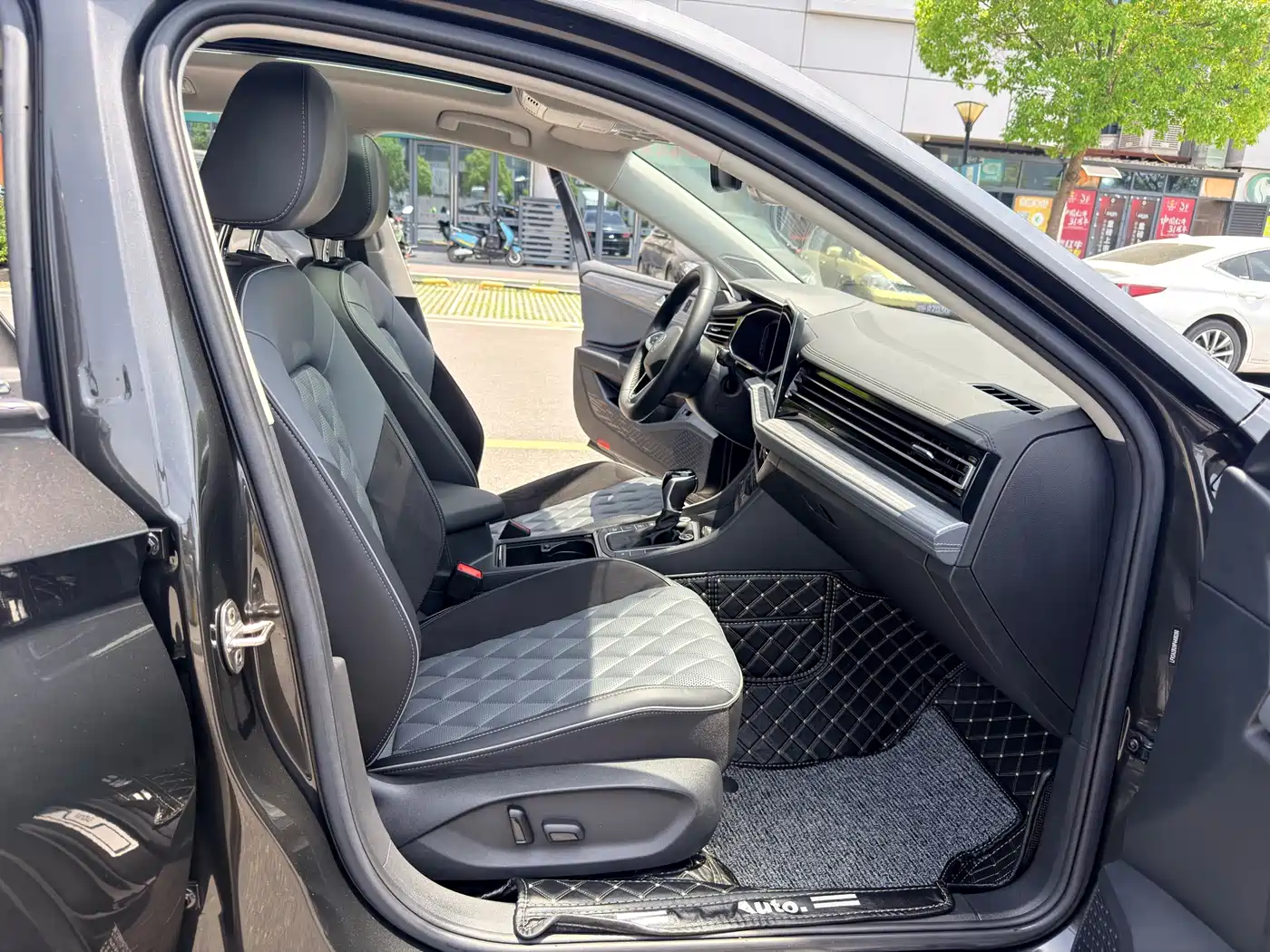 Volkswagen Sagitar 2023 300TSI DSG Excellence Edition фото 9