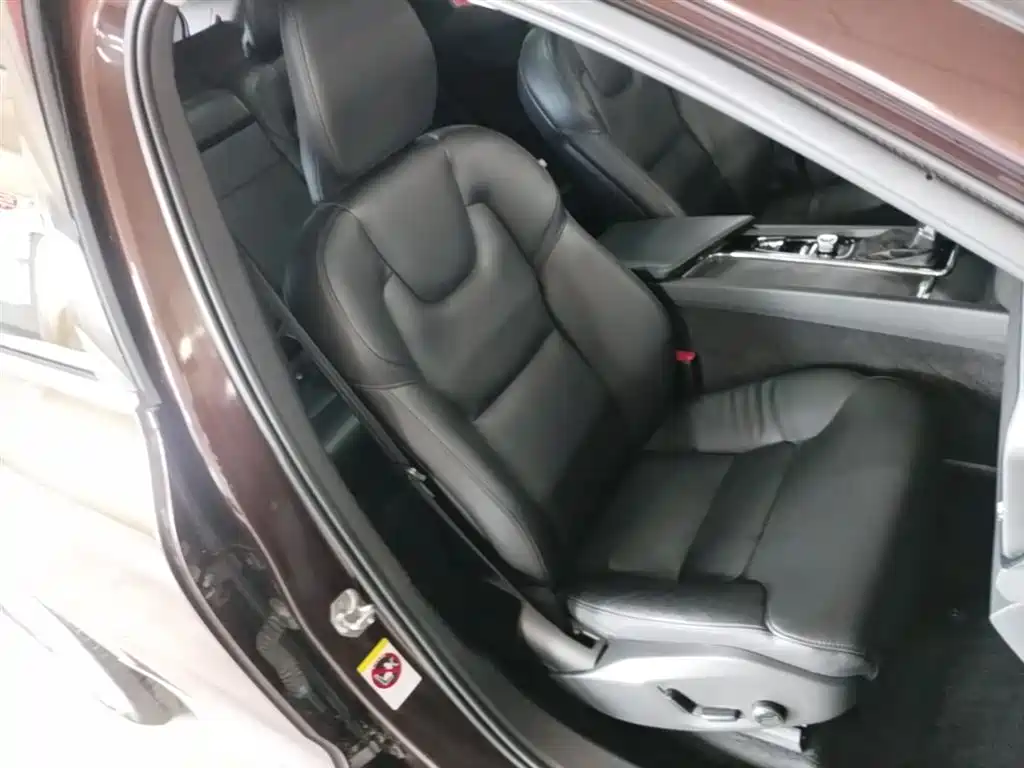 Фото 25 - Volvo XC60