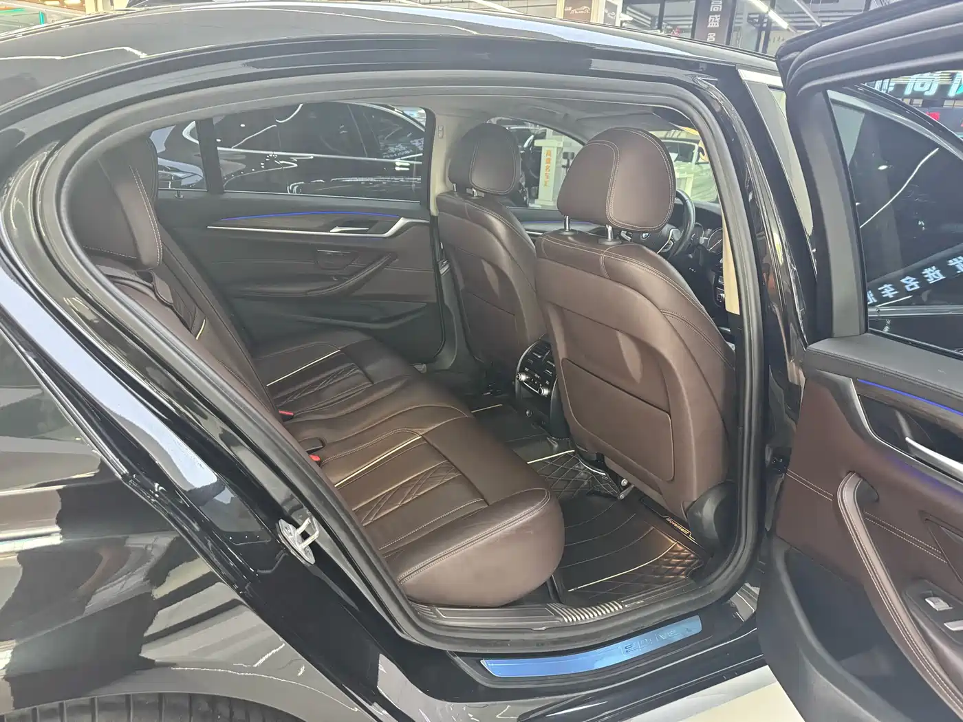 BMW 5 Series New Energy 2019 530Le Luxury Package фото 14