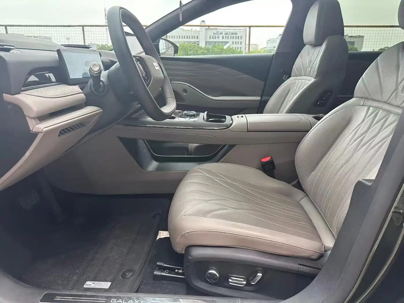 Geely Galaxy Galaxy Xingyao 8 2025 130km EM-i Premium Edition фото 10