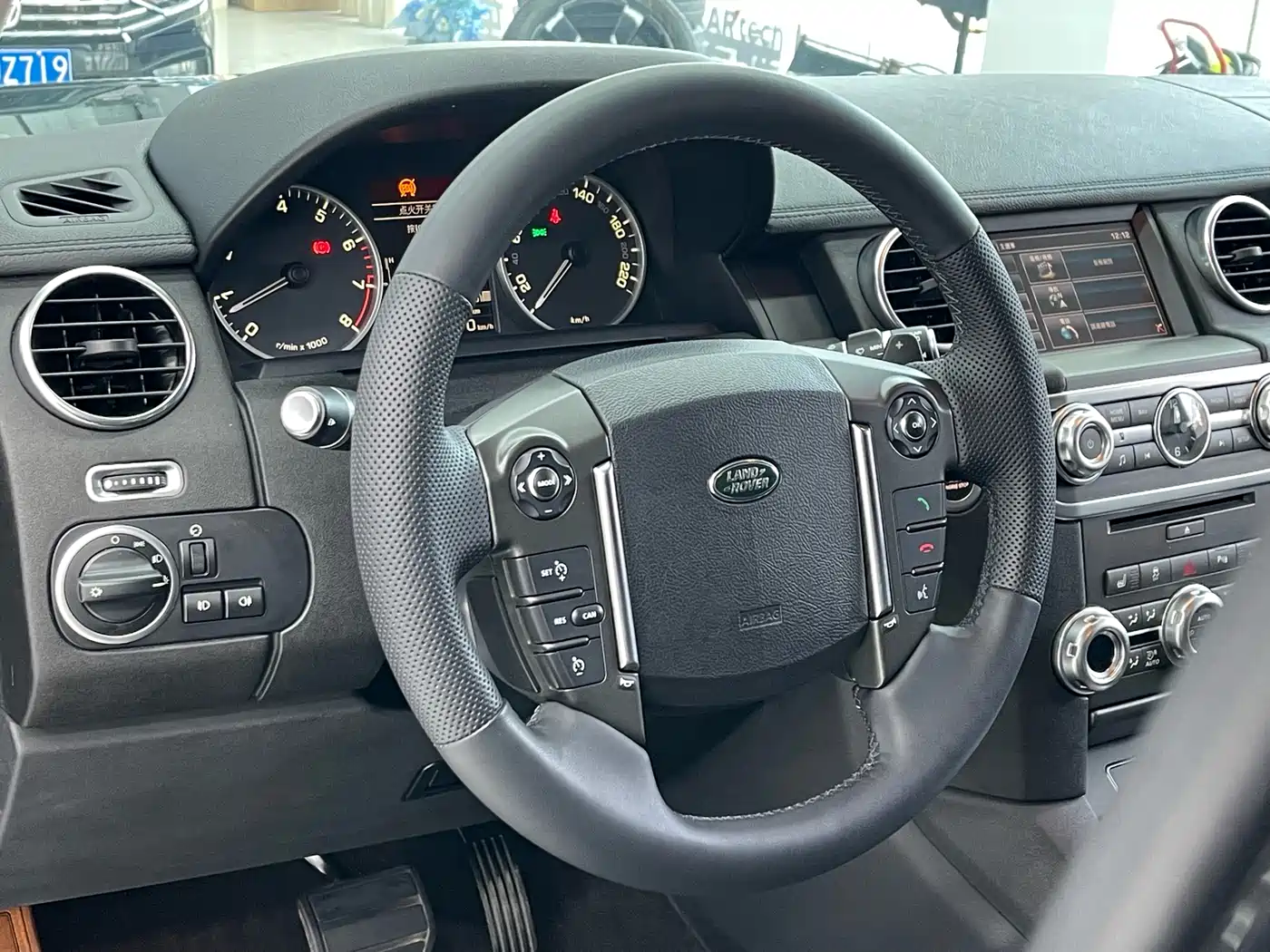 Land Rover Discovery 2016 3.0 SC Gloss Black Collector's Edition HSE фото 5