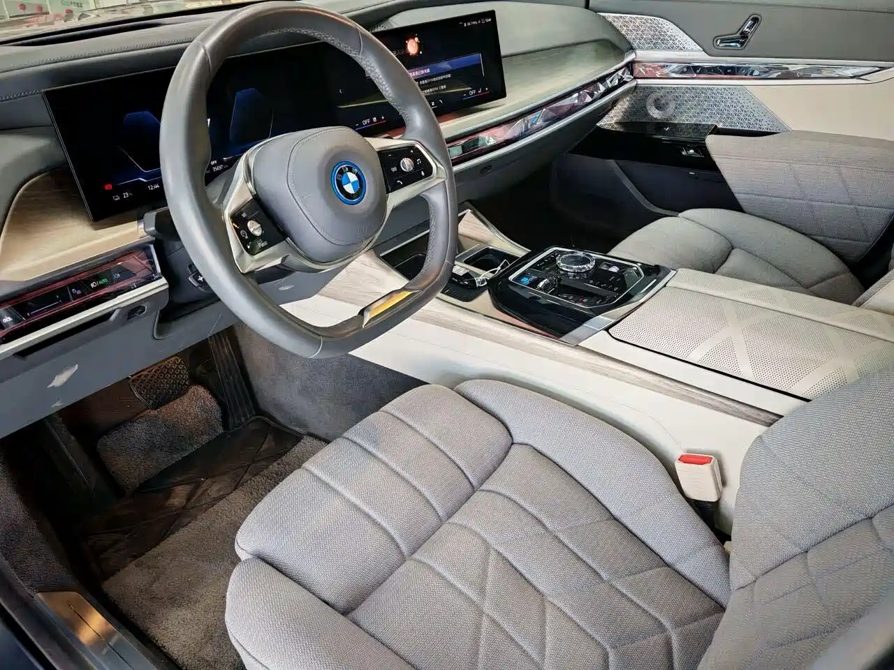 BMW I7
